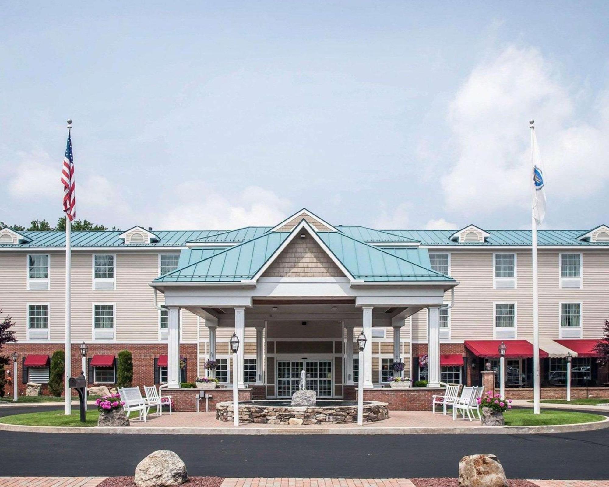 Comfort Inn & Suites Sturbridge-Brimfield Eksteriør billede