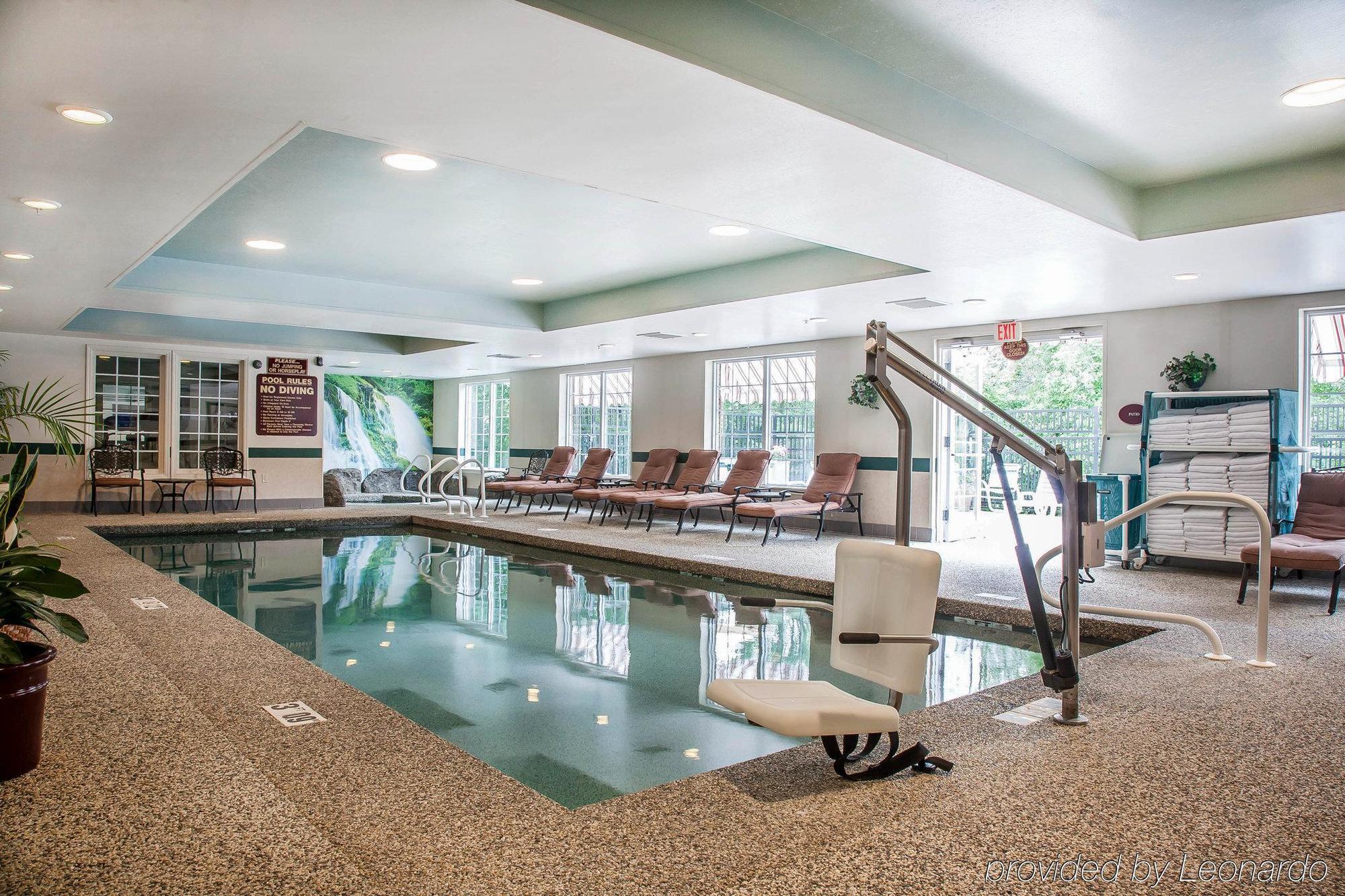 Comfort Inn & Suites Sturbridge-Brimfield Eksteriør billede