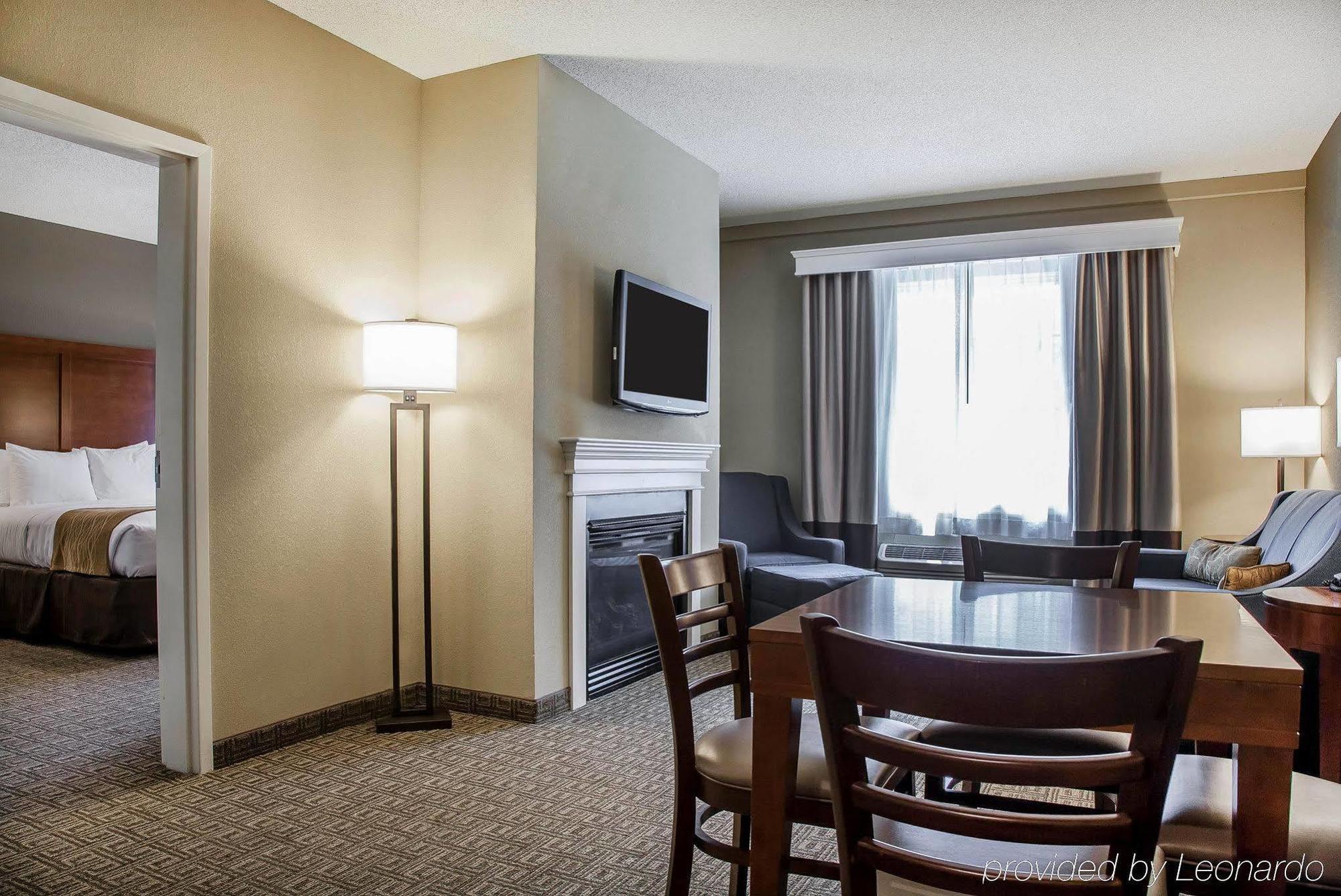 Comfort Inn & Suites Sturbridge-Brimfield Eksteriør billede