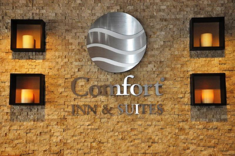 Comfort Inn & Suites Sturbridge-Brimfield Eksteriør billede