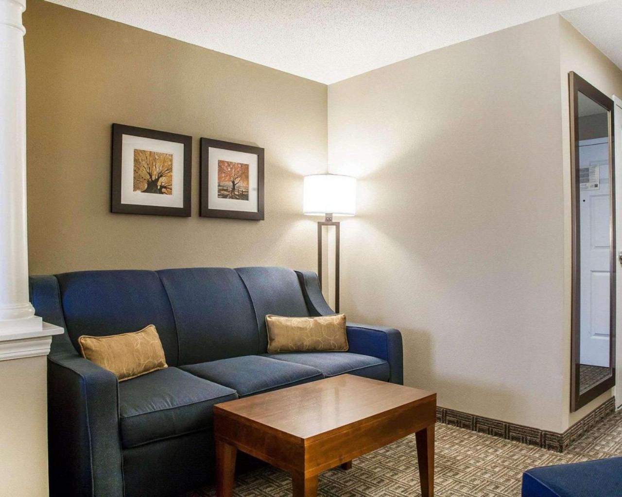Comfort Inn & Suites Sturbridge-Brimfield Eksteriør billede