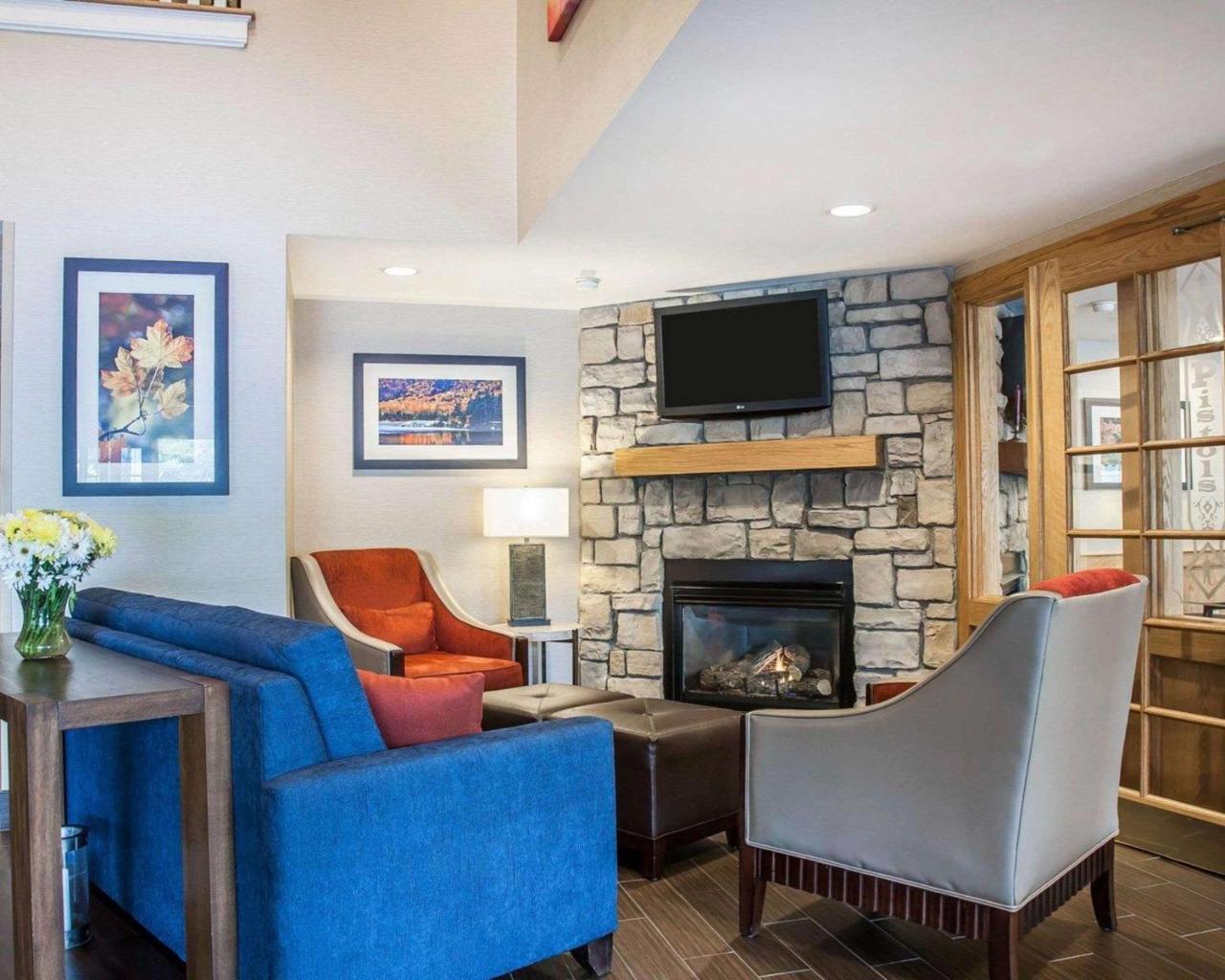 Comfort Inn & Suites Sturbridge-Brimfield Eksteriør billede