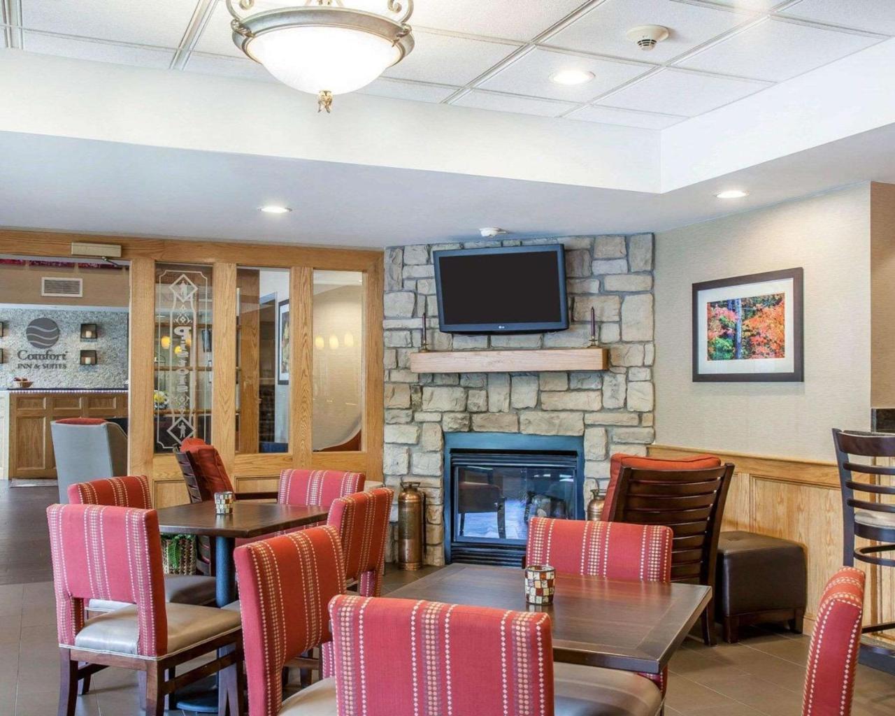 Comfort Inn & Suites Sturbridge-Brimfield Eksteriør billede