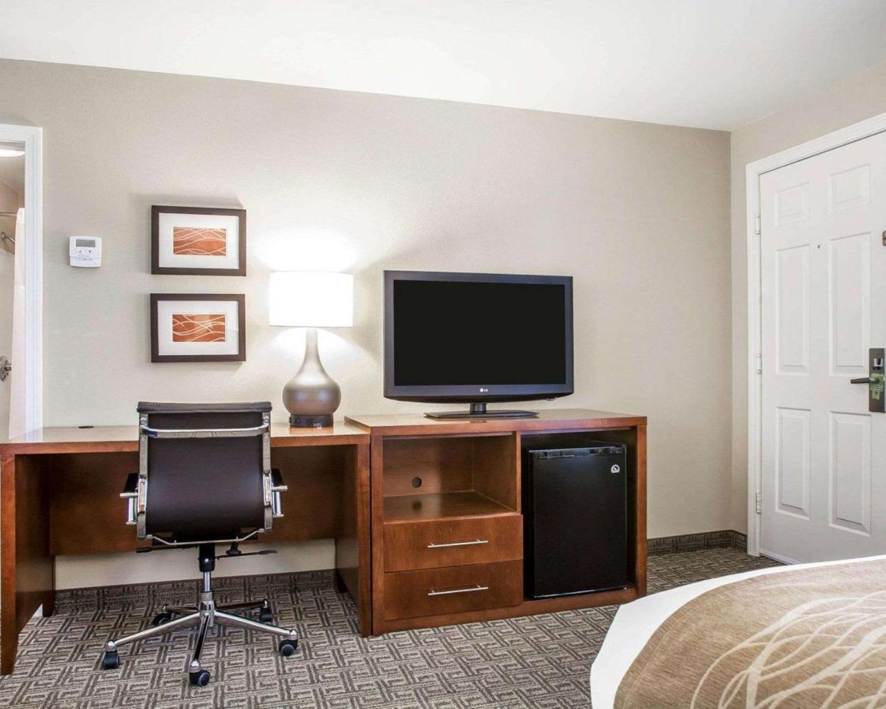 Comfort Inn & Suites Sturbridge-Brimfield Eksteriør billede