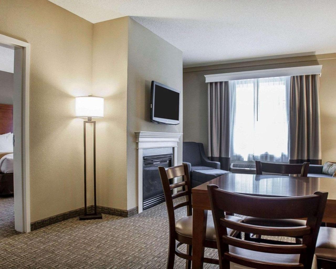 Comfort Inn & Suites Sturbridge-Brimfield Eksteriør billede