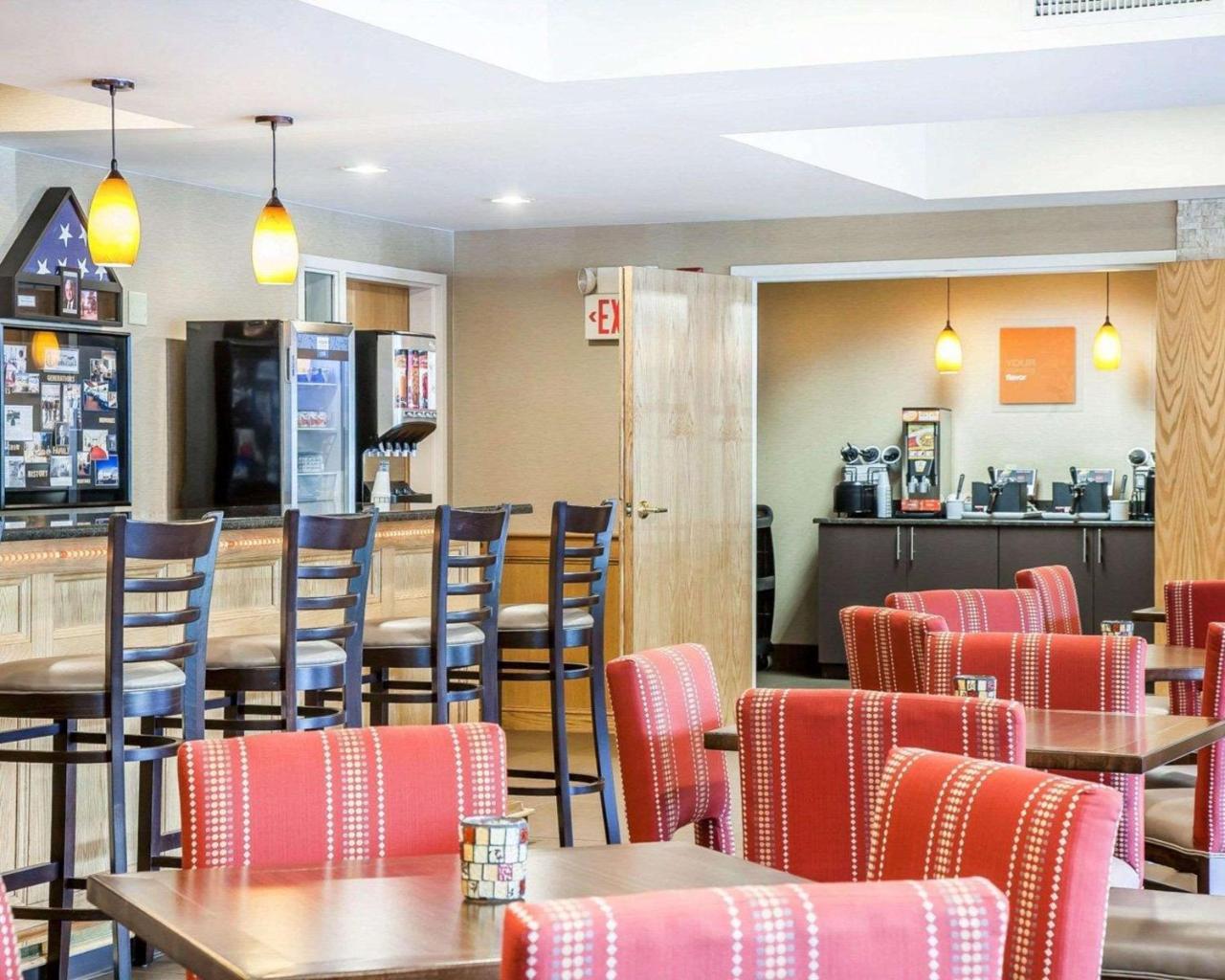 Comfort Inn & Suites Sturbridge-Brimfield Eksteriør billede