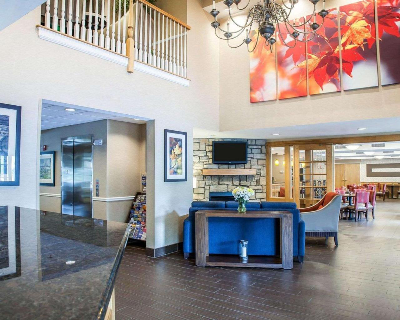 Comfort Inn & Suites Sturbridge-Brimfield Eksteriør billede
